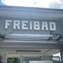 Ein Teil der Fassade vom Eingangsbereich des Bleiburger Freibades