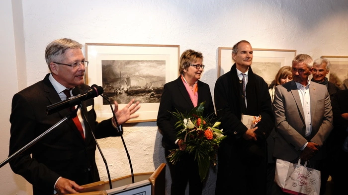 Landeshauptmann Peter Kaiser eröffnet die Ausstellung "William Turner" Erika Schuster von der Kulturinitiative Gmünd, der britische Botschafter Leigh Turner und Vizebürgermeister Claus Faller freuen sich über einen gelungenen Abend.