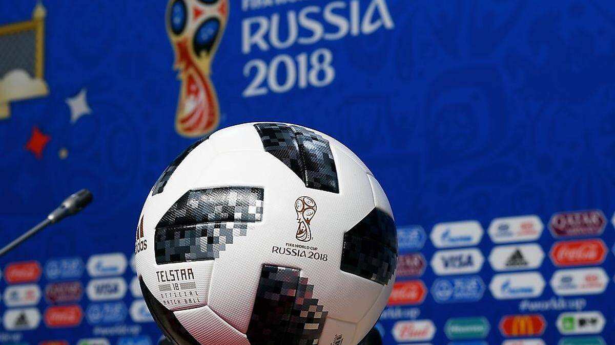 Arving forsigtigt Tyggegummi Angst vor deutschem WM-Aus: Adidas-Aktie gerät unter Druck