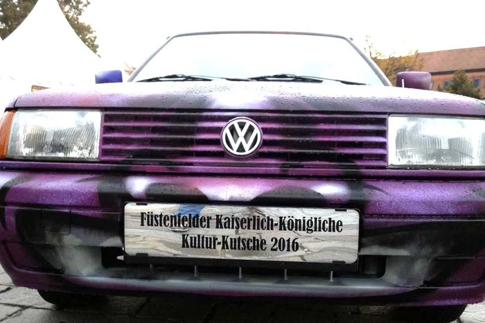 ...jugendrelevante Themen kreativ in Workshops umzusetzen und ihre Arbeiten öffentlich zu präsentieren.