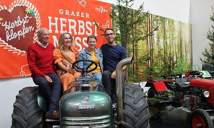 Familienfoto mit Traktor. Warum nicht?