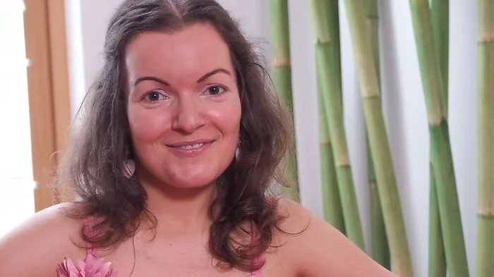 Natalia, 36-jährige Musikpädagogin aus Wien, sucht einen interessanten Mann, "der etwas Besonderes an sich hat". Er soll sein "wie ein schöner Gegenstand, nach dem sich meine Hand ausstreckt".