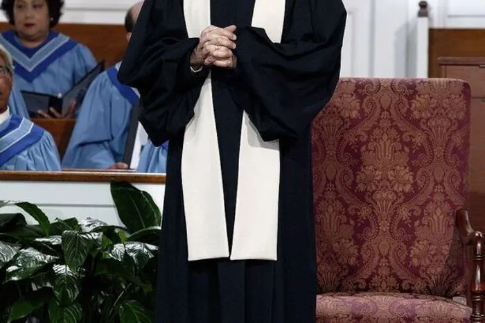 Eric Camden. Ermutigend und lösungsorientiert: So geht der Pastor aus "Eine himmlische Familie" mit seinen sieben Kindern um.