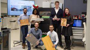 An zwei Terminen konnten Bastlerinnen und Bastler mit Geräten des Speziallabors „FabLab“ Weihnachtsgeschenke herstellen