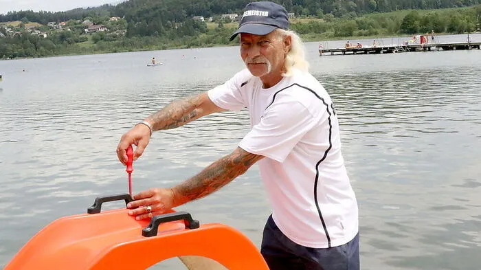 Harald Amersbach ist Bademeister im Strandbad in St. Georgen am Längsee. "An Spitzentagen suchten vor Jahren 3000 Badegäste Abkühlung. Jetzt ist es die Hälfte", sagt der 64-Jährige, dessen Arbeitstag um 7 Uhr früh beginnt.