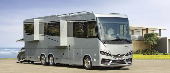 Das teuerste Reisemobil auf dem Caravan Salon: Den „Vario Perfect 1200 QS Platinum“ mit integrierter Auto-Heckgarage gibt es ab 2,2 Millionen Euro
