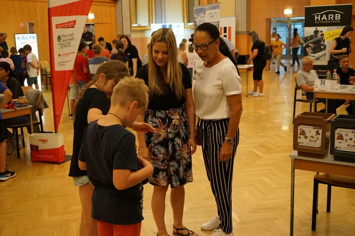 Die Kinder schnupperten durch die verschiedenen Angebote und konnten selbst angefertigte Werkstücke mit nach Hause nehmen.