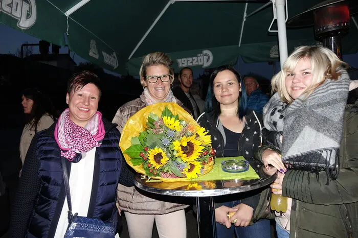 Mit Blumen, Geschenken und Torten wurde er ein Empfang genommen.