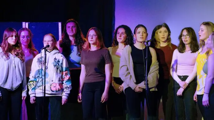 Den Abschluss bildete das Projekt „HERStory“, das sich mit Frauenrechten und gesellschaftlichen Rollenbildern auseinandersetzte