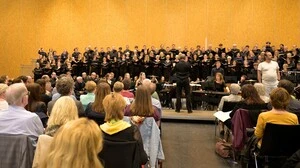 Gemeinsam Carl Orff zum Besten geben: Rund 200 Sänger sorgten in der Stadtwerke-Hartberg-Halle für einen unvergesslichen Abend