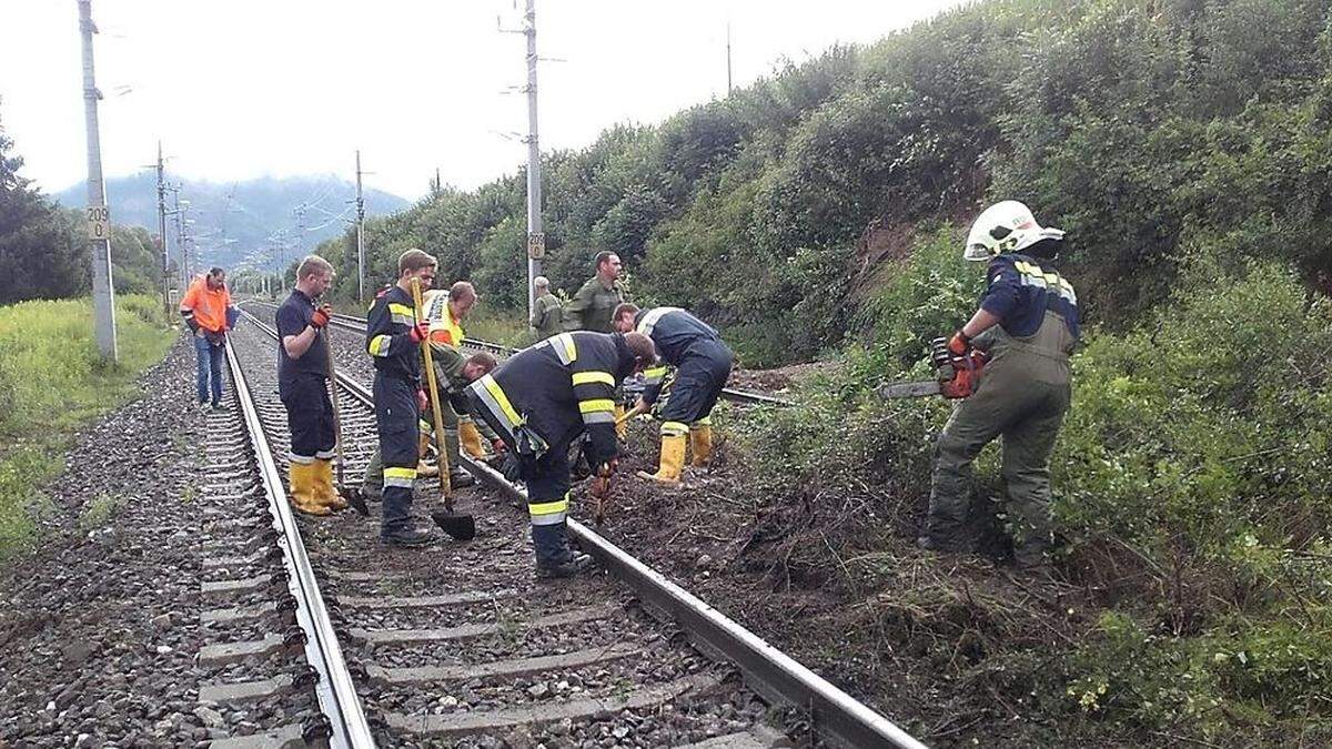 In Krauabth wurde die Bahnlinie durch eine Mure in Mitleidenschaft gezogen 