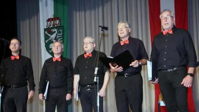 Unter der musikalischen Leitung von Heide-Marie Reif begeisterten die Sängerinnen und Sänger mit Liedern aus allen neun österreichischen Bundesländern unter dem Titel „I am from Austria“ ihr Publikum.