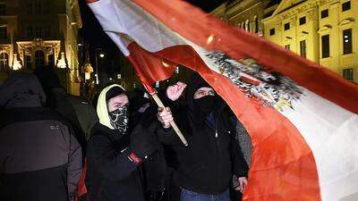 Die Pegida-Kundgebung in Wien war überschattet von Hitler-Grüßen und faschistischen Parolen. Das will der Grazer Veranstalter unterbinden