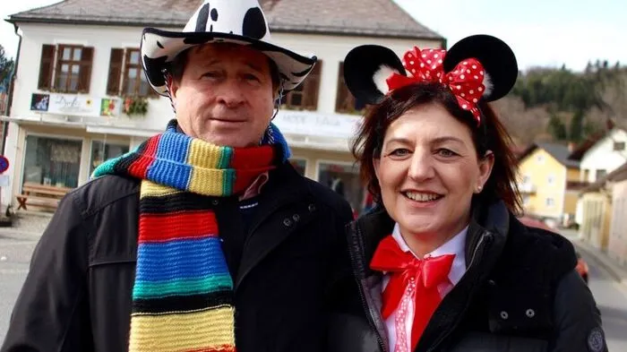 In Pinggau wurde für den großen Faschingsrummel vorsorglich der Hauptplatz gesperrt.