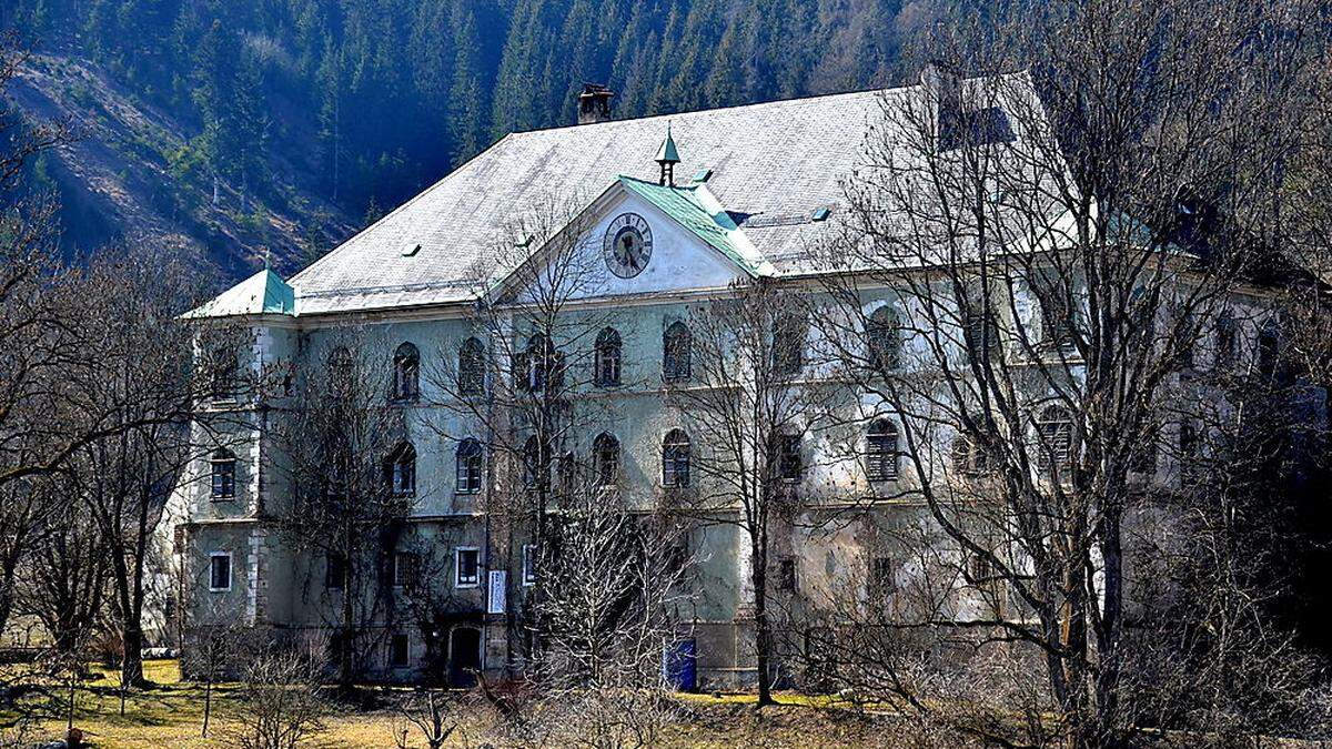 Geschichtsträchtiger Ort, als &quot;Anderes Heimatmuseum&quot; in künstlerischer und gesellschaftspolitischer Funktion: Schloss Lind bei Neumarkt