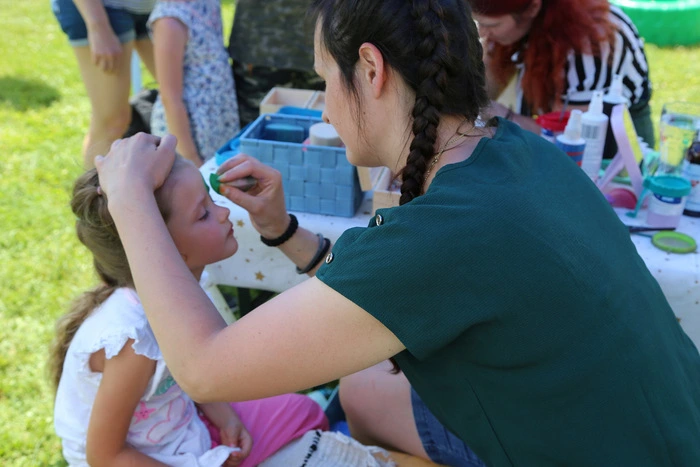 Das Kinderschminken war ein gefragter Programmpunkt des umfangreichen Kinderprogramms. 