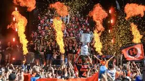 Die 99ers feierten auf der großen Bühne auf dem Hauptplatz