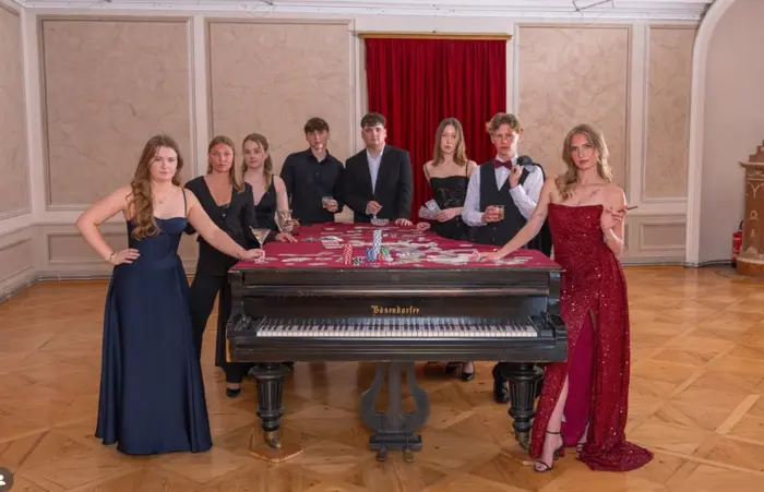 Das Hauptkomitee der HAK Weiz: Soey Hubmann-Pfeifer, Sophia Gladysz, Lisa Auer, Emil Koblischek, Fabian Pongratz, Laura Doppelhofer, Moritz Schöngrundner und Nina Matzl