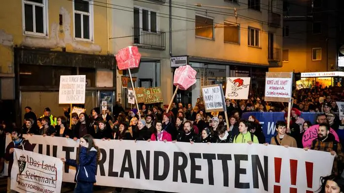 Eine Großdemo gegen Förderkürzungen war der Auftakt der Plattform #kulturlandretten. Seither hat die Initiative ihren Aktionsradius erweitert