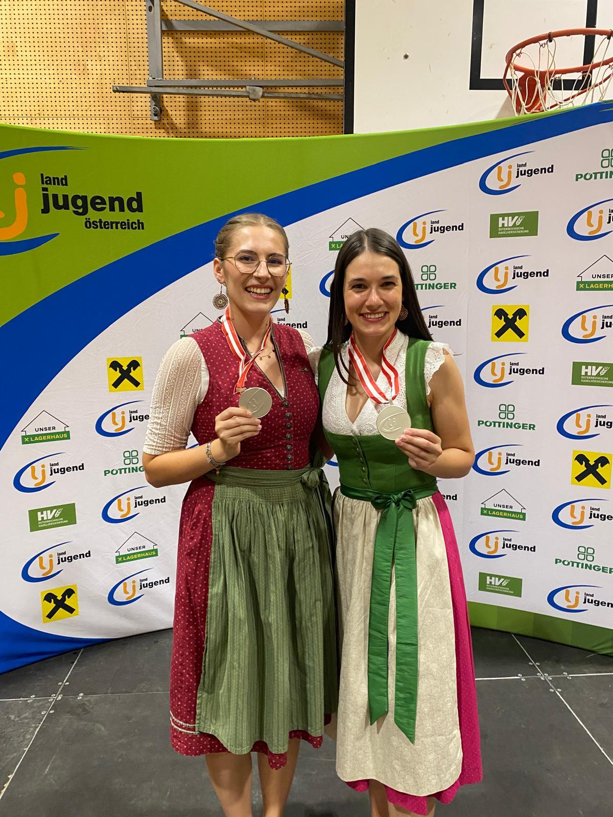 Viktoria Reisinger und Tanja Hiebler aus dem Landjugendbezirk Weiz holten Silber