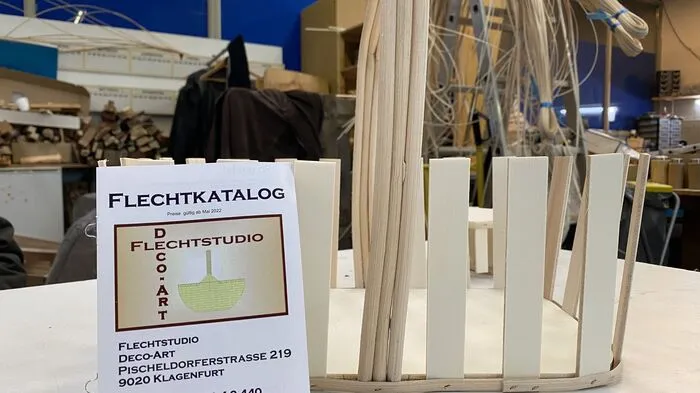 So sieht ein Korbrohling aus.