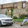 Kritischer Blick: Walter Röhrl und der T-Cross von VW