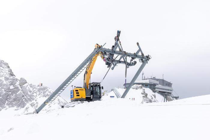 Aufgrund der Gletscherschmelze ist ein Skibetrieb mit Liftanlagen auf dem Dachstein nicht mehr möglich. Am 13. März beginnt der Abbau der Schlepplifte