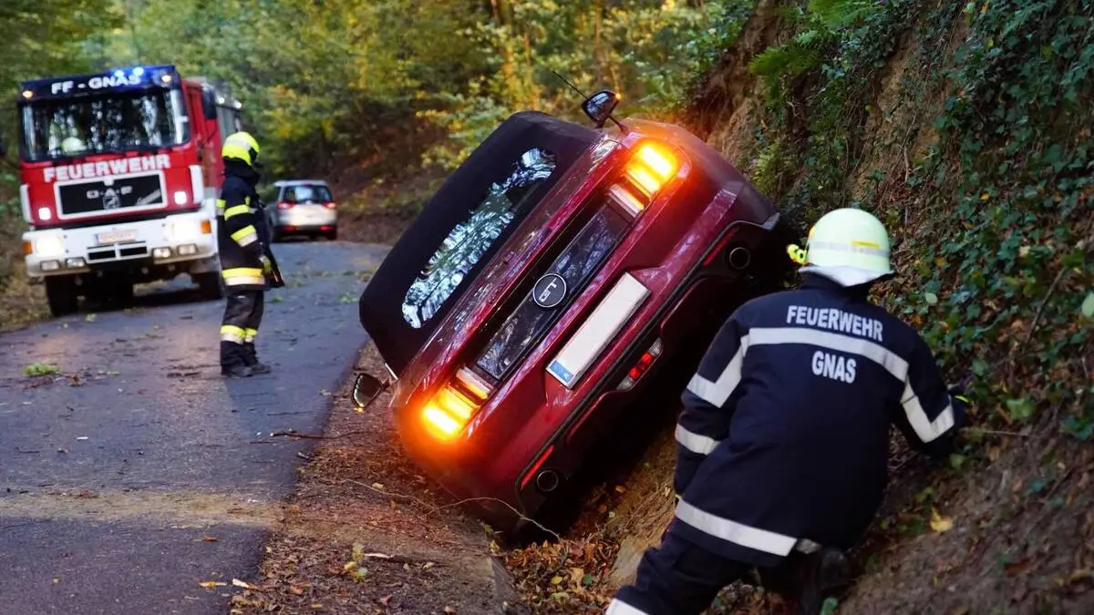 Der Mustang kam in einer extrem Schräglage zu stehen