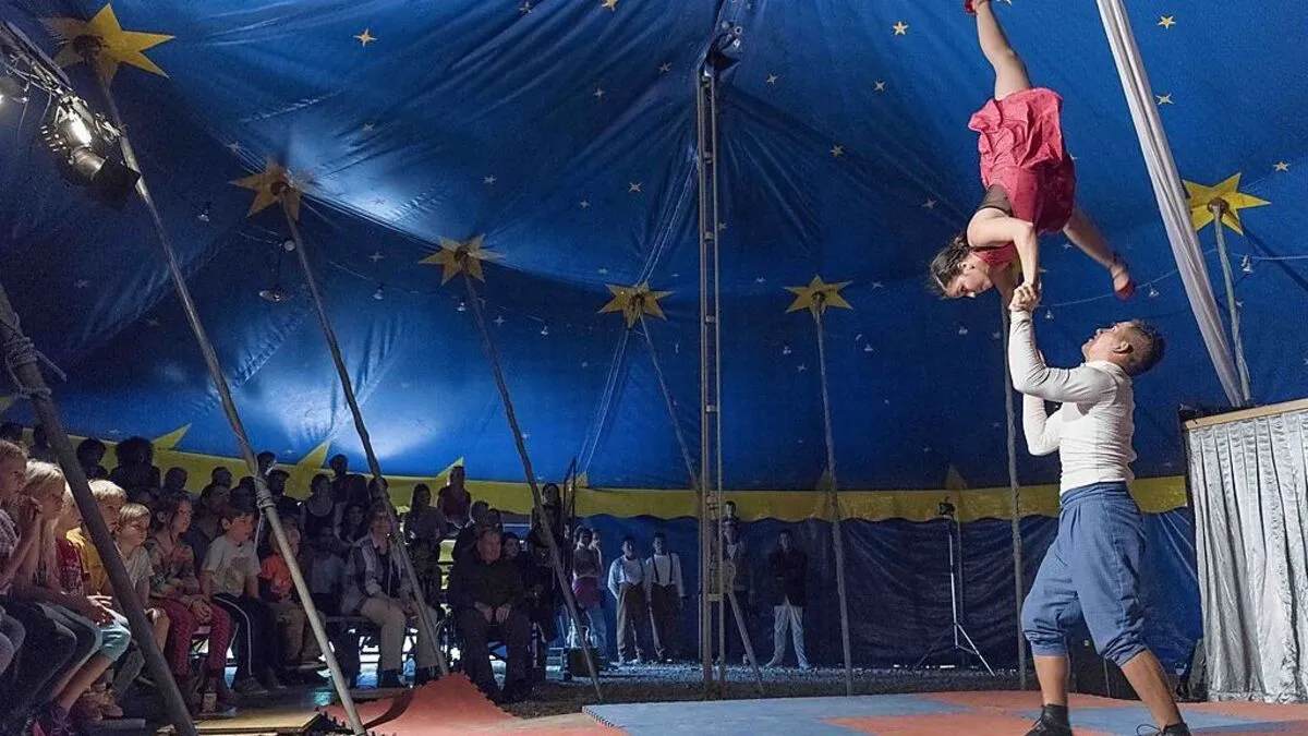 Die jungen Artisten wurden durch ein Hilfsprojekt von Roland Spendlingwimmer von der Straße geholt 