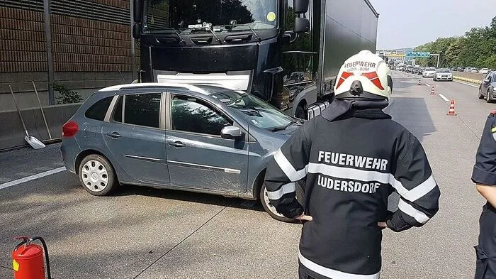 Der Pkw wurde stark beschädigt