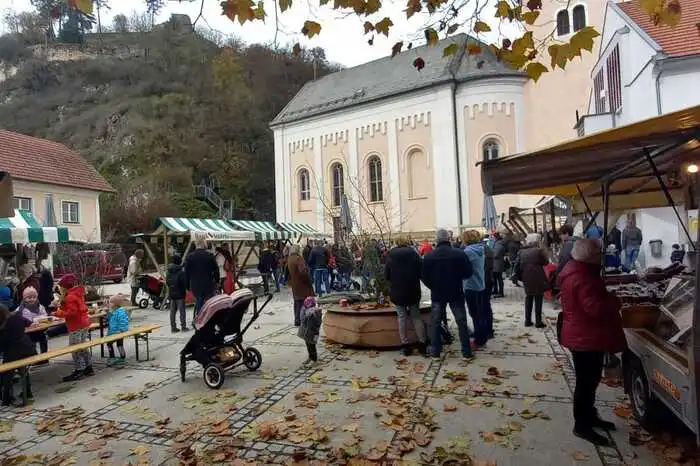 Der Griffner Bauernmarkt findet immer am ersten Samstag im Monat von 9 bis 15 Uhr am Kirchplatz in Griffen statt. Nur in den Sommermonaten Juli und August wird pausiert