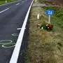 Blumen und Kerzen am Unfallort