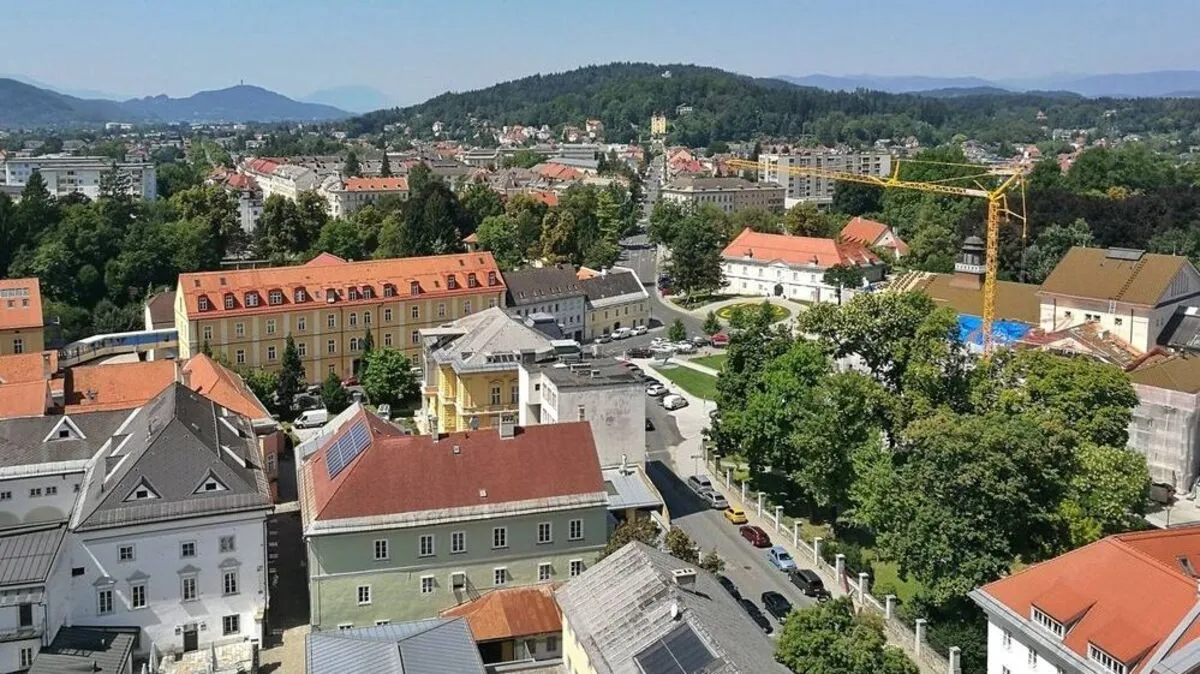 Der Blick vom Stadtpfarrturm Richtung Kreuzbergl