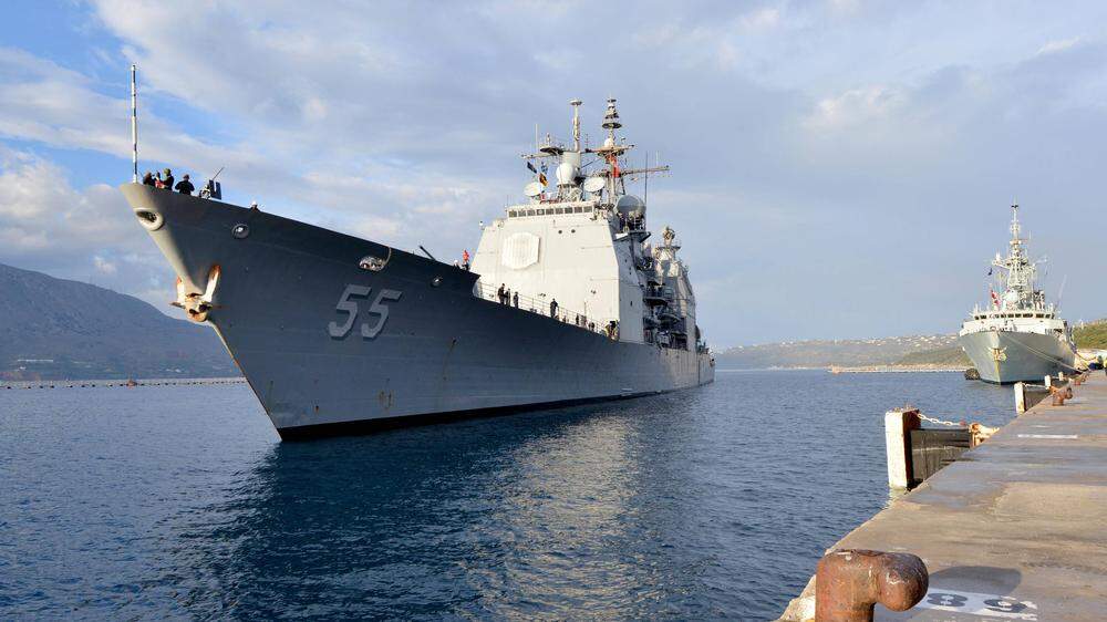 USS Leyte Gulf (CG-55) zu Besuch in Koper.