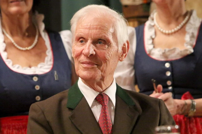 Unter den Ehrengästen gesichtet: Chorleiter-Legende Helmut Wulz. 