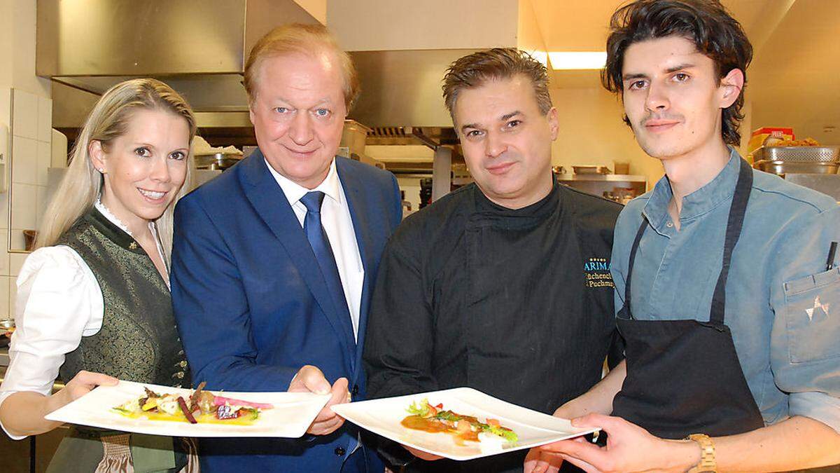 Die Larimar-Gastgeber Daniela Lakosche und Johann Haberl, Larimar-Küchenchef Reinhard Puchmayer und Harald Irka