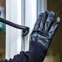 Die Täter brachen über die Terrassentür ein