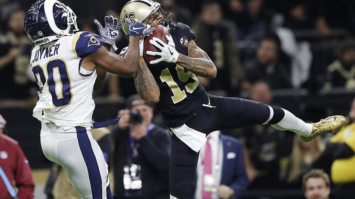 Szene aus dem Spiel der New Orleans Saints und den Los Angeles Rams 