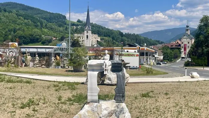 Skulpturen von Thomas Györi zieren die neue Stadteinfahrt Gmünd