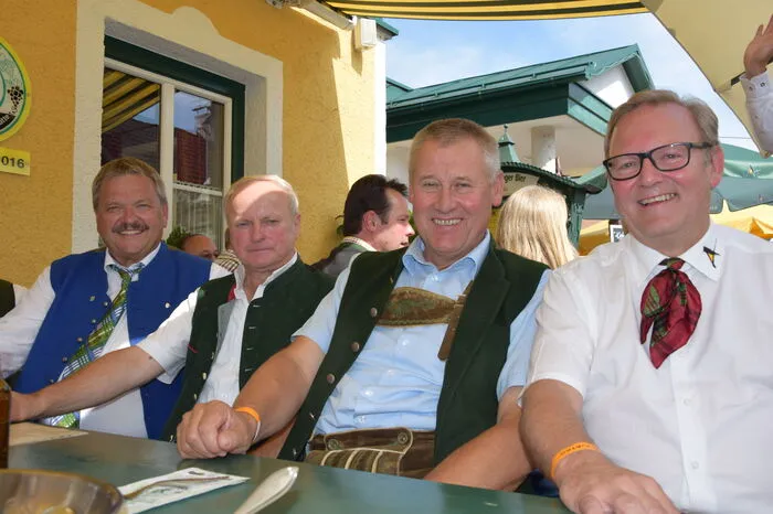 Der Hauser Vizebürgermeister Robert Obereder, Gössenbergs ehemaliger Ortschef Helmut Reinbacher, Landtagsabgeordneter Karl Lackner und Aichs Bürgermeister Franz Danklmaier...