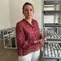 Künstlerin Aida Šehović vor dem Aufbau der Ausstellung in der Akademie Graz 