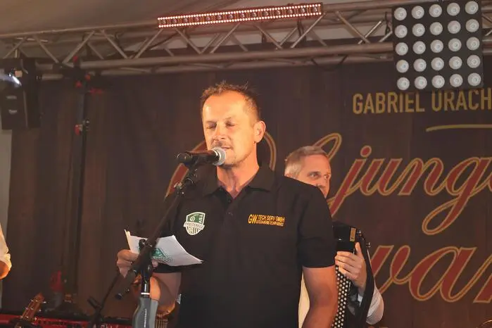 Obmann Bernhard Gutschi begrüßte die Ehrengäste. 