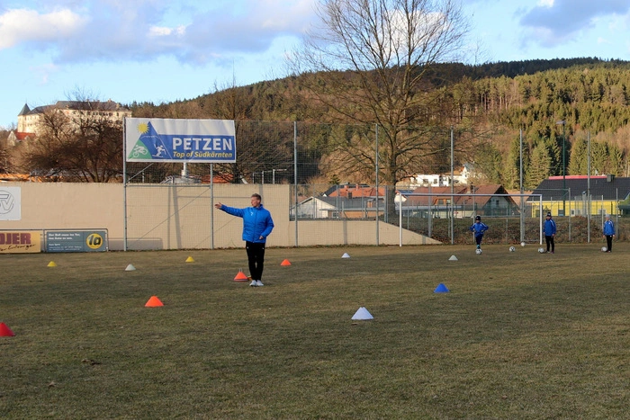 Die Trainer haben bei den jüngeren Sportlern alle Hände voll zu tun.