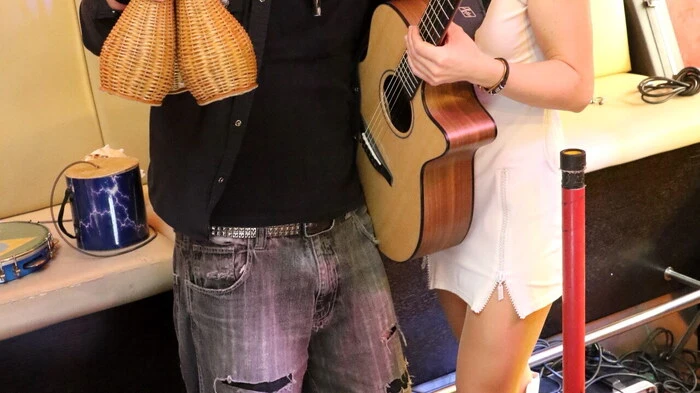 Nicht nur privat als Paar, sondern auch musikalisch sind Eliz und Klaus Lippitsch seit vielen Jahren miteinander verbunden. Am Wochenende machte das Duo „Mit Leib und Seele“ auf seiner Tour Station in der Herzogstadt.