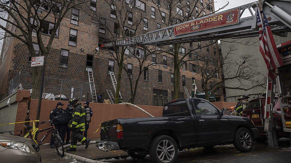 Schwerer Wohnhausbrand fordert 19 Todesopfer - unter ihnen neun Kinder