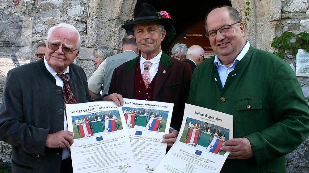Josef Feldner, Alfredo Sandrini und Marjan Sturm (von links) unterzeichneten eine gemeinsame Erklärung
