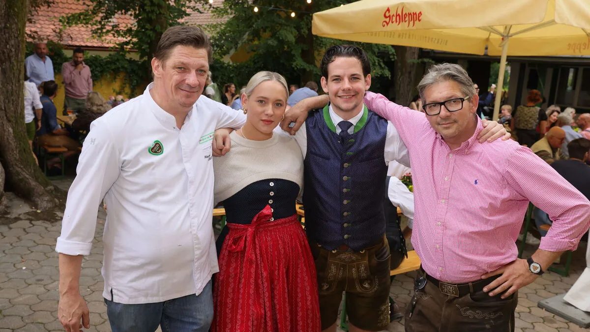 Die Brüder Alexander (ganz links) und Karlheinz Lutschounigg (ganz rechts) wurden für ihren Betrieb geehrt