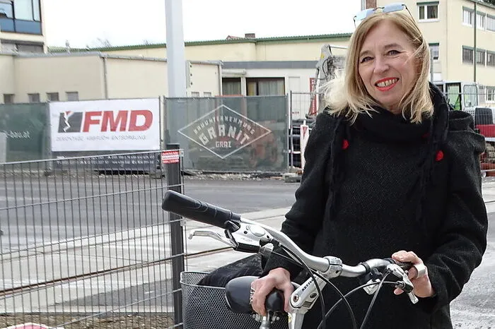 Sonja Grasmug, Künstlerin, Weiz: Ich selber fühle mich nicht benachteiligt. Aber für die Vereinbarkeit von Frau und Familie gäbe es einiges zu tun. Da sind Arbeitgeber und Politik gefordert, weil wir brauchen ja mehr Kinder!