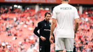 Günther Stoxreiter beim Aufwärmen am Sonntag vor dem Spiel Leverkusen gegen Bremen