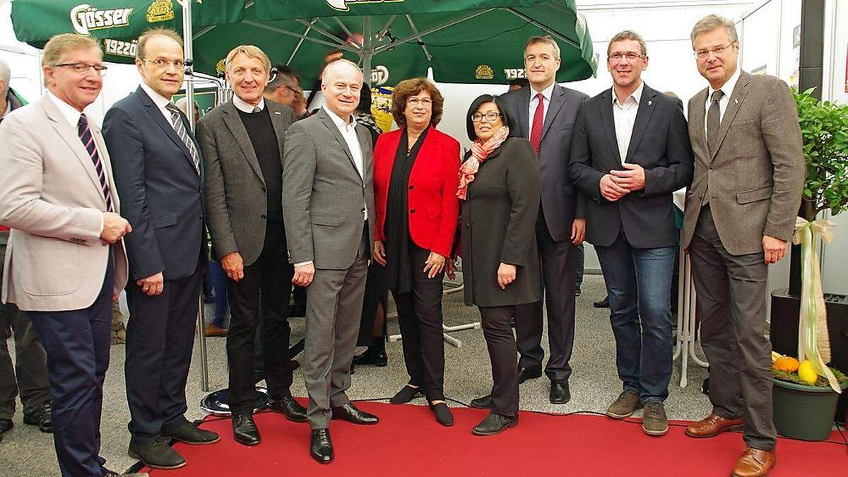 Die Festredner und weitere Ehrengäste bei der Eröffnung der Mürzer Messe